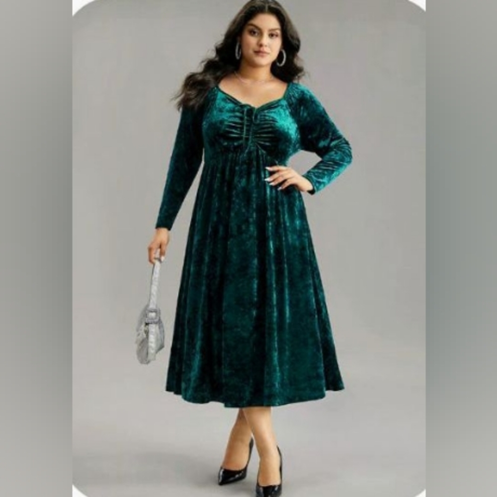 BloomChic Emerald Long Sleeve Velvet Dress